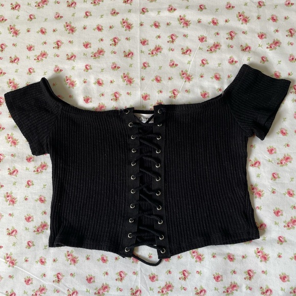MENDOCINO - Ribbed Lace Up - Black Crop Top - Picture 4 of 7